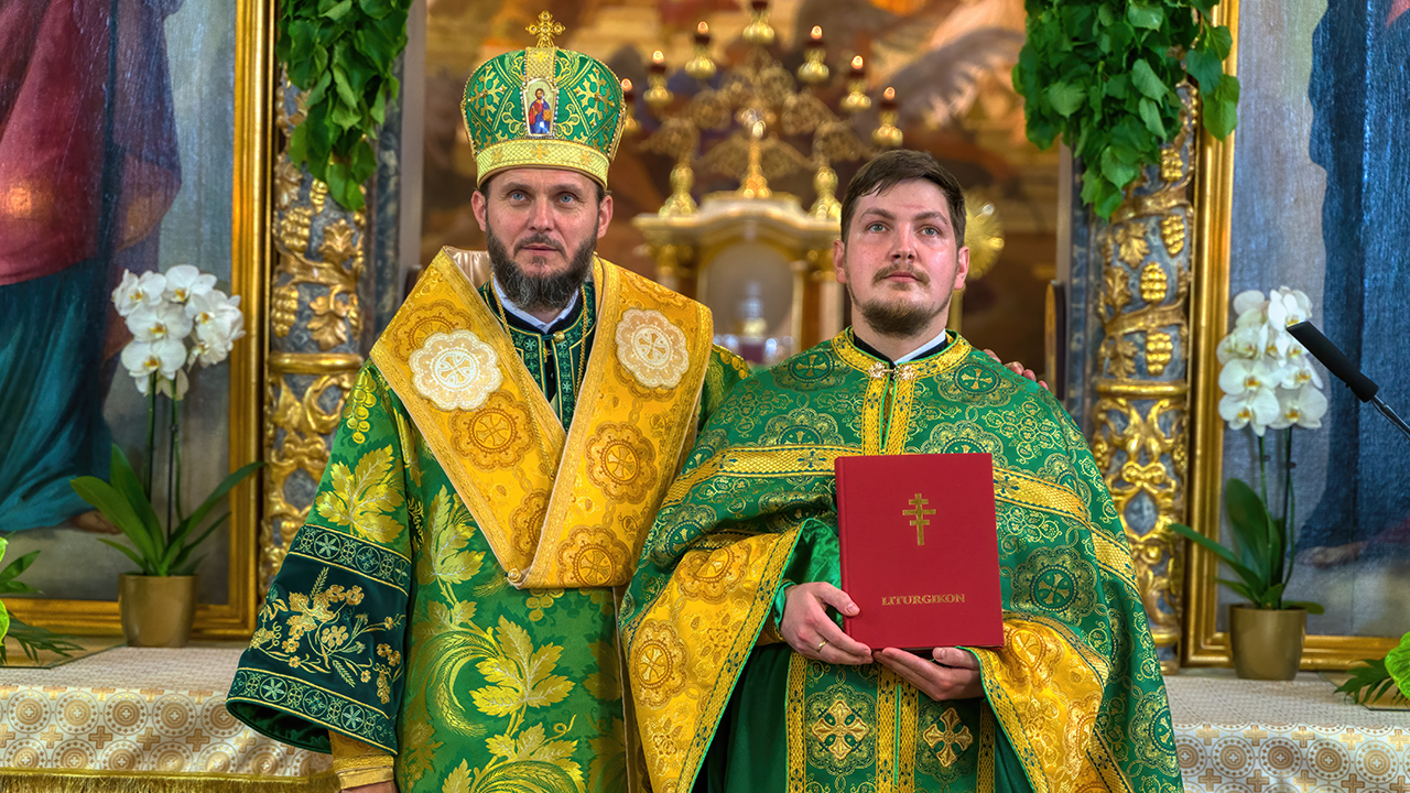 Légy alázatos pap! – Szocska A. Ábel megyéspüspök pappá szentelte Orosz István Mokioszt 