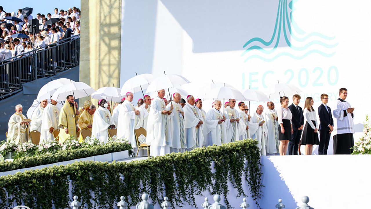 Megkezdődött a Nemzetközi Eucharisztikus Kongresszus – Sok ezer ember ünnepelt együtt a Hősök terén