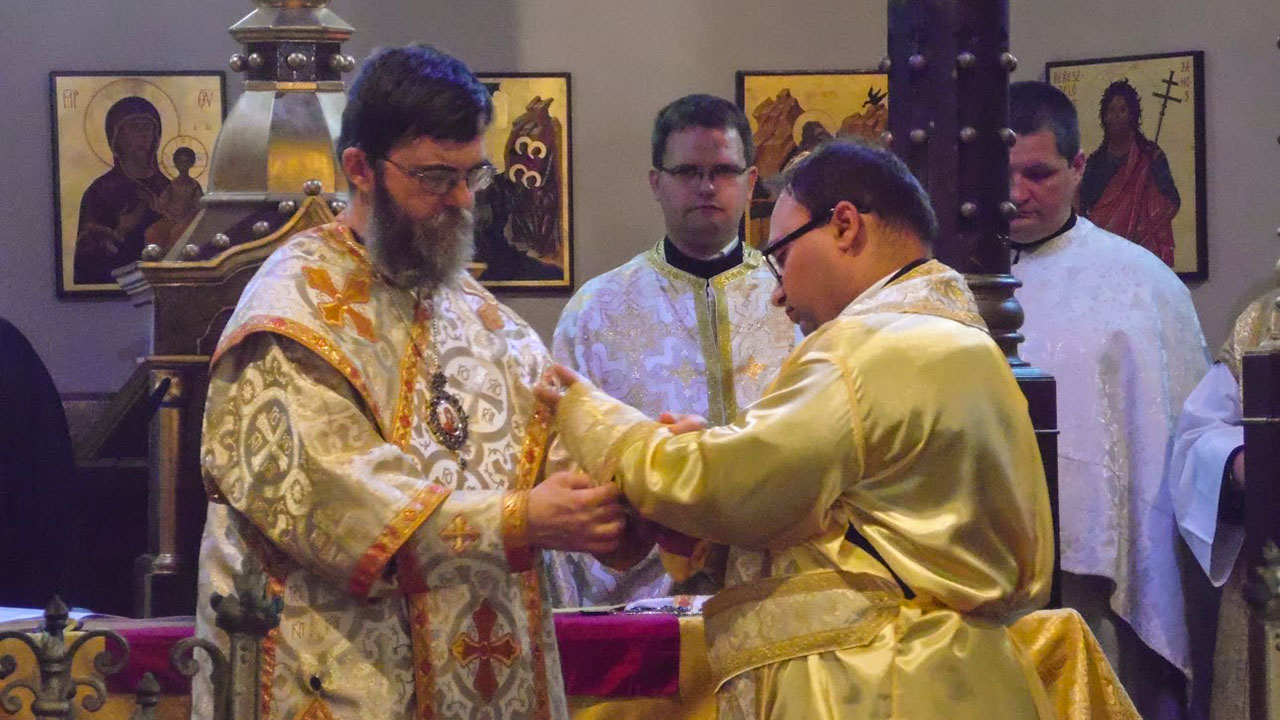 Balogh Győzőt áldozópappá szentelte Atanáz püspök atya