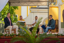 Kép szöveg