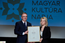 Kép szöveg