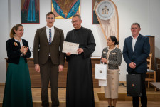 Kép szöveg