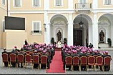 Benedek pápa beszédet intézett az újonnan kinevezett püspökökhöz