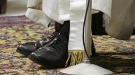 Bergoglio-style: használt cipő, foci, tangó, menyasszony 