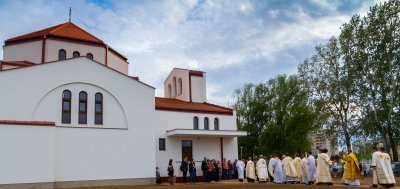 Valahol a szívünkben is egy új templom épült – Felszentelték az örökösföldi templomot