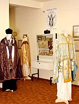 Papi liturgikus öltözeteket bemutató kiállítás nyílt Újfehértón