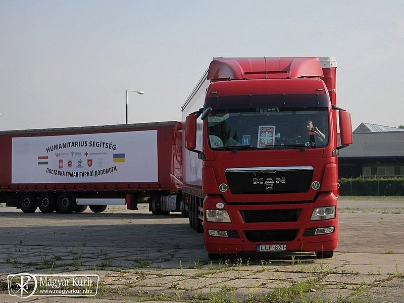 Elindult a nyolc kamionból álló segélyszállítmány Ukrajnába
