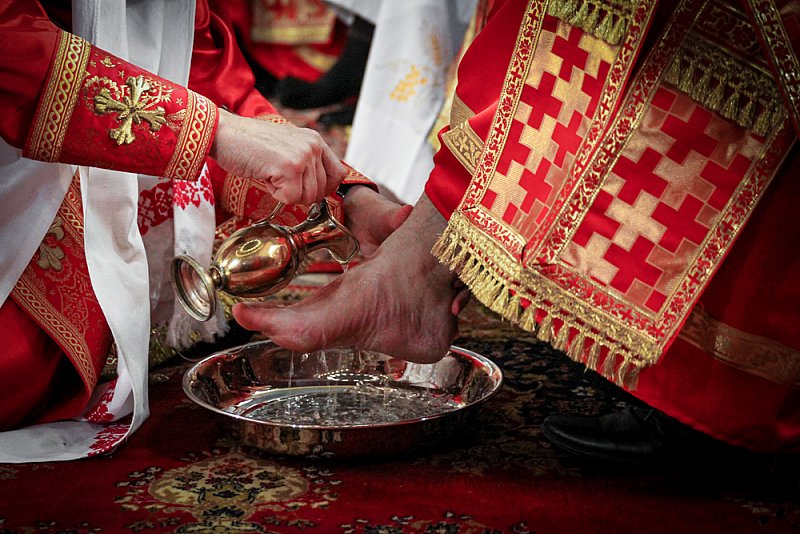 Nagycsütörtöki Szent Bazil Liturgia antimenzion szenteléssel és lábmosás szertartásával 