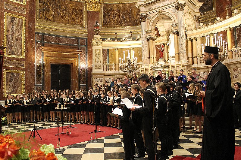 A Szent István-bazilikában énekelt a Lautitia kóruscsalád