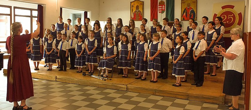„Kis éji zene” – évzáró koncertet rendeztek a Szent Bazil Középiskolában