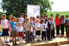 2009. május 25-én ünnepelte a Rakacaszendi Görög Katolikus Általános Iskola és Óvoda alapításának 10. évfordulóját