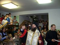 „Megáldatik és megszenteltetik….  a szentelt vízzel való meghintés által…”