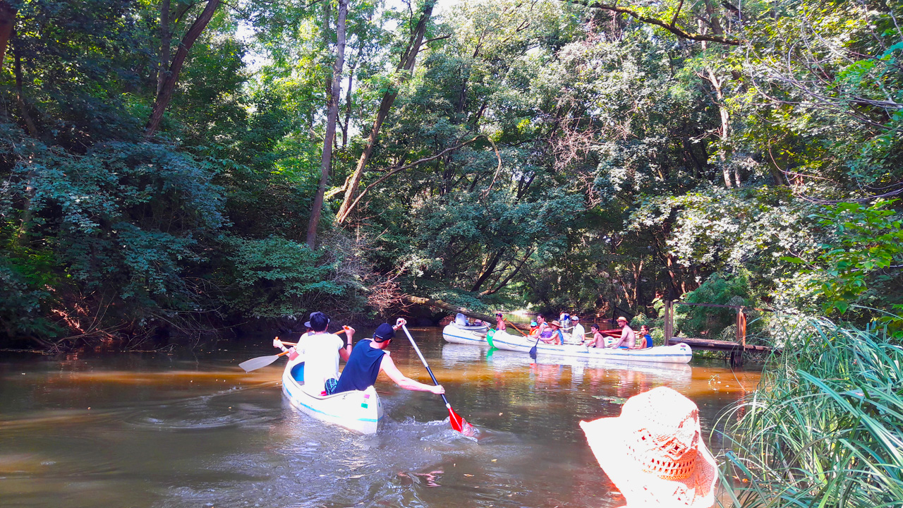 „Egy csónakban evezünk”:  családos kenutúra a Túr folyón