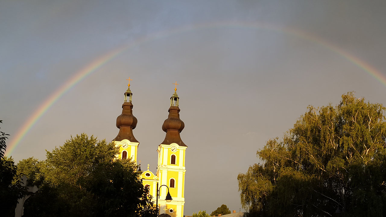 „…szivárványból mosolygó szűzi Asszony!”