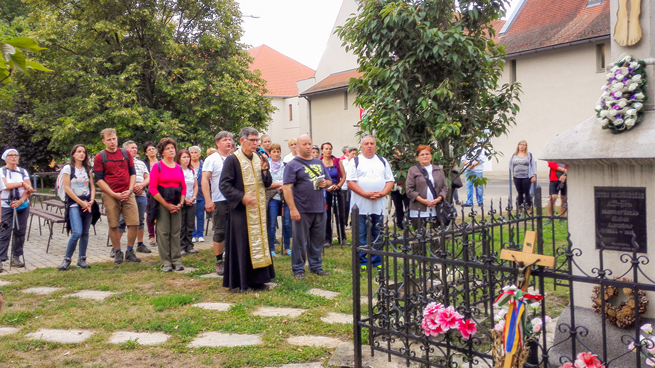 Emlékeztünk és emlékeztettünk – gyalogos zarándoklat Hajdúdorogról Máriapócsra szeptember 5-én