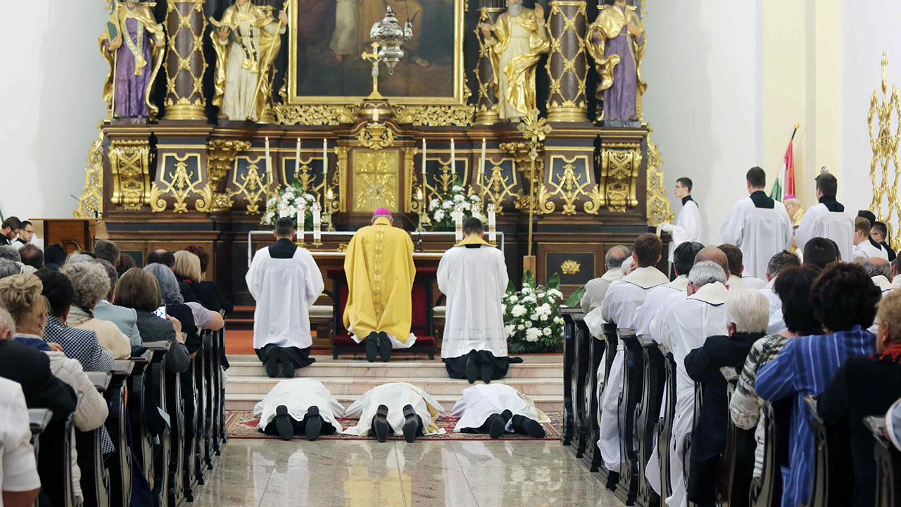 A 25 éves Debrecen-Nyíregyházi Egyházmegye legszebb ajándékai – Két papot és egy diakónust szenteltek Debrecenben