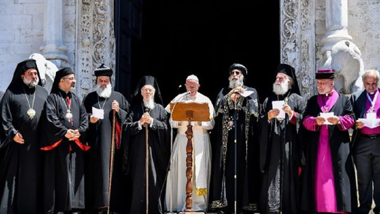 Ferenc pápa záróbeszéde Bariban: Elég legyen a Közel-Kelet kihasználásából!