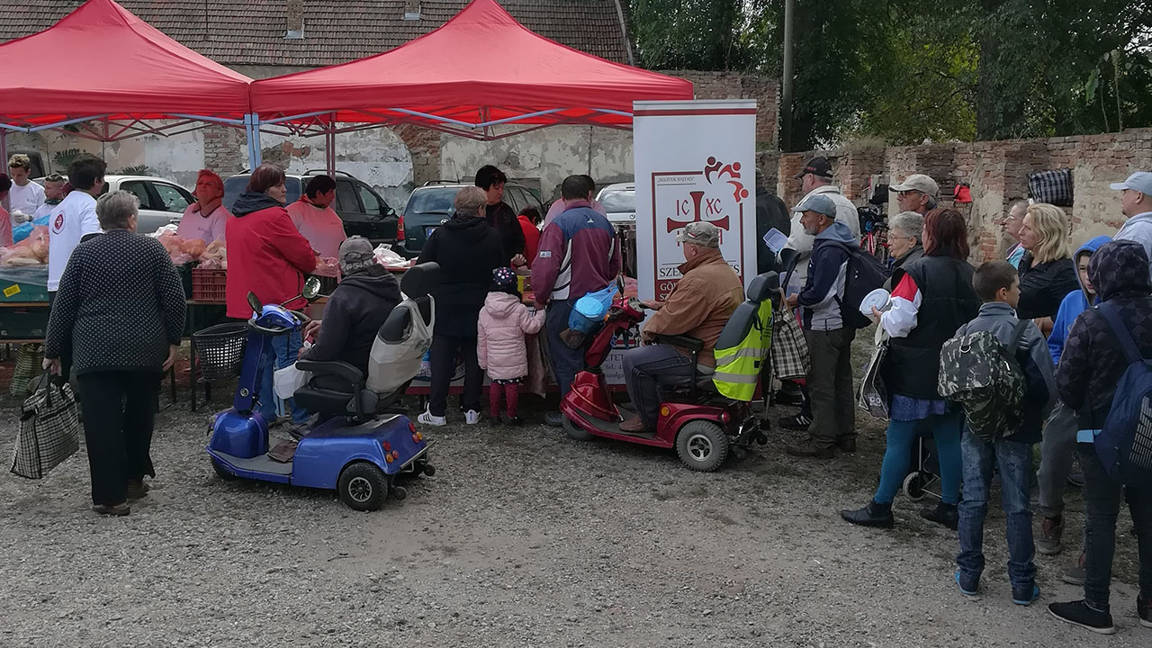 Meleg étel a rászorulóknak Debrecenben