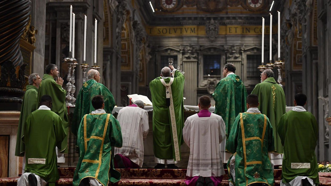 Ferenc pápa a szinódust lezáró szentmisén: Váljunk Isten megmentő szeretetének tanúivá!