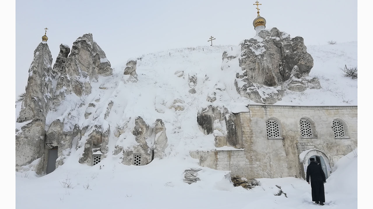 Monostor, sziklatemplom, emlékhely, temető: Fülöp atya oroszországi látogatása tovább folytatódik