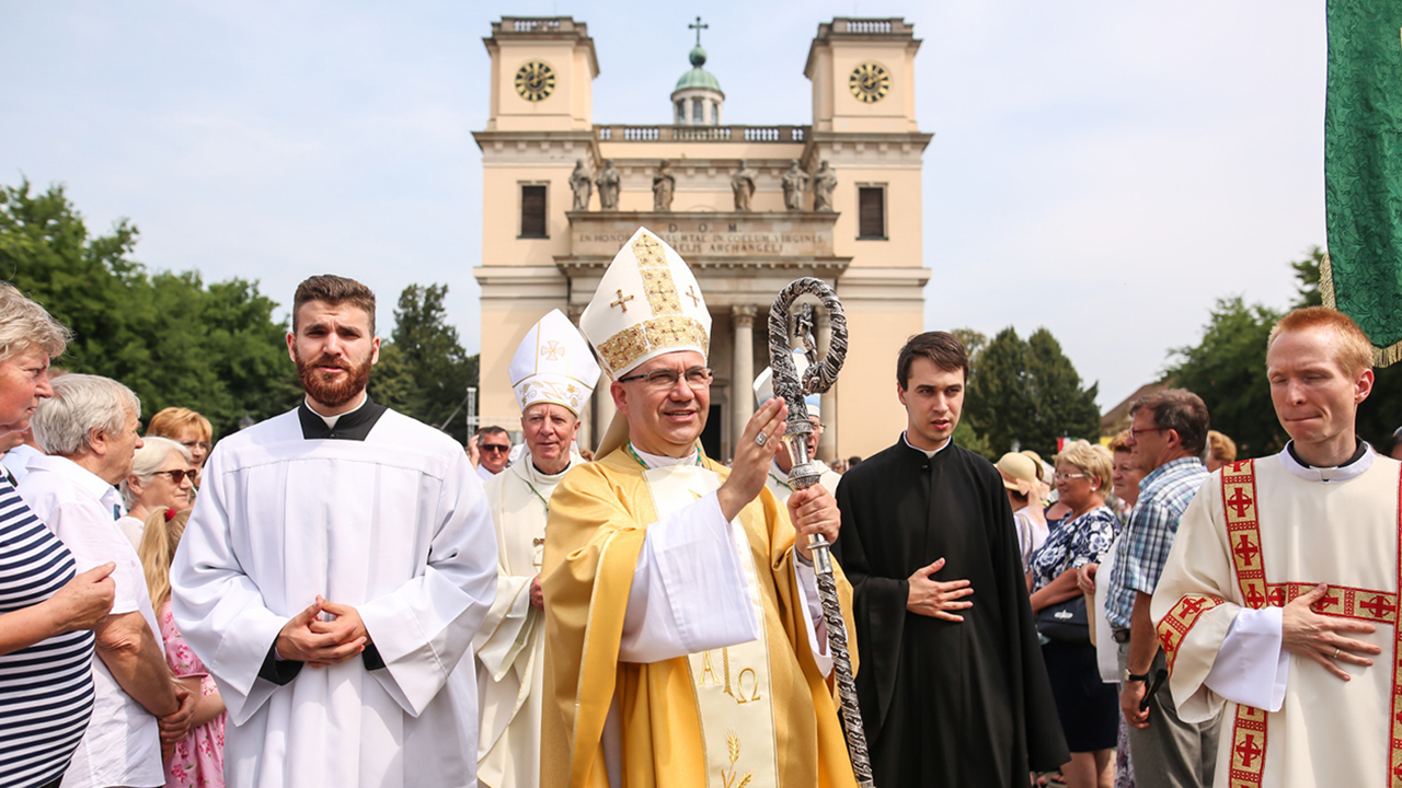 Püspökké szentelték a Váci Egyházmegye új főpásztorát, Marton Zsoltot