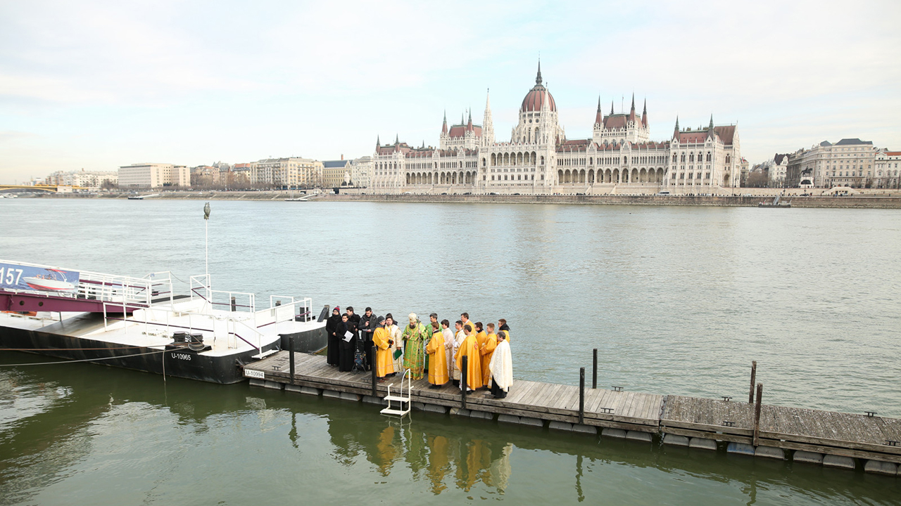 Isten eljön, hogy köztünk legyen a hétköznapjainkban is – Vízkereszt és Duna-szentelés Budapesten