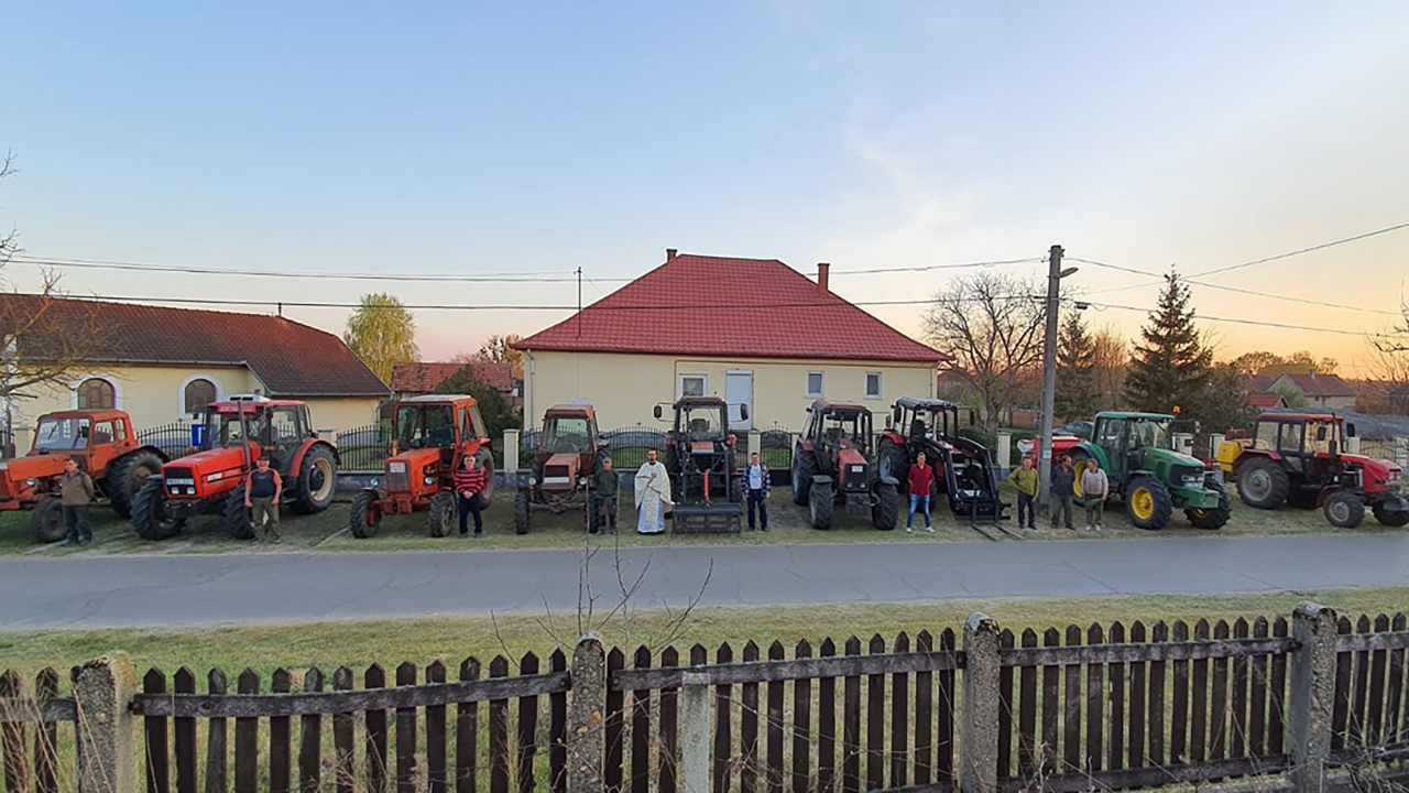 A termőföldeket és a mezőgazdasági gépeket is megáldották Szent György napján a Nyíregyházi Egyházmegyében