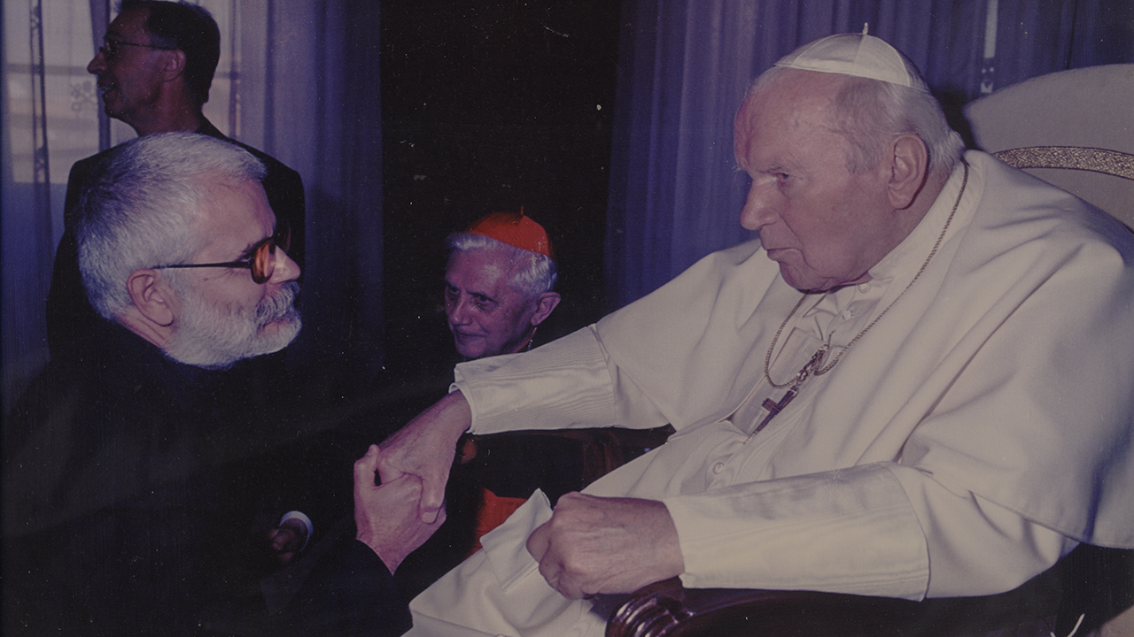 A (szent)atyai kéz kettős ereje – centenárium: a Szent Pápára emlékezünk