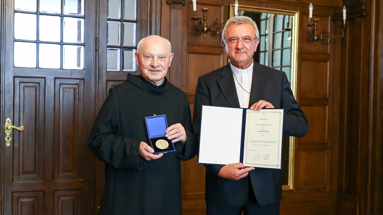 Pro Ecclesia Hungariae-díjban részesült Kozma Imre atya