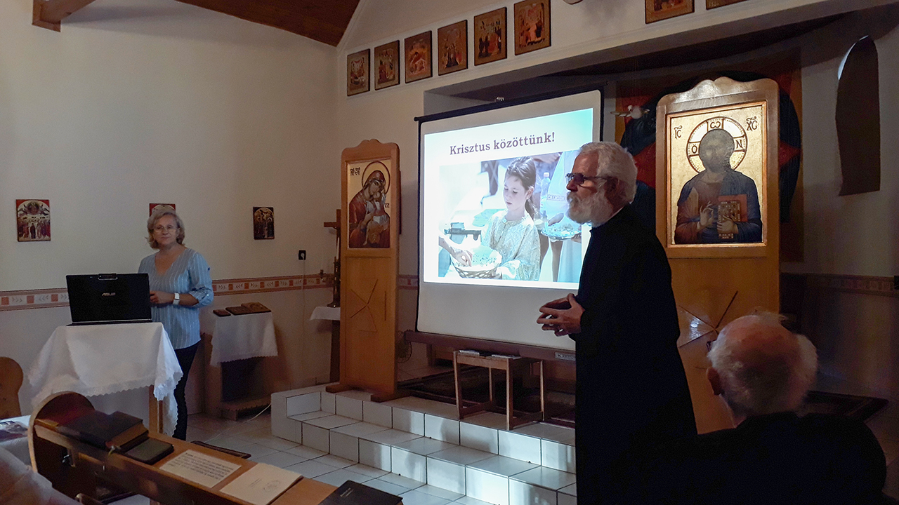 A proszfora készítésének hagyománya egyházunkban címmel tartott előadást Szabó Irén néprajzkutató