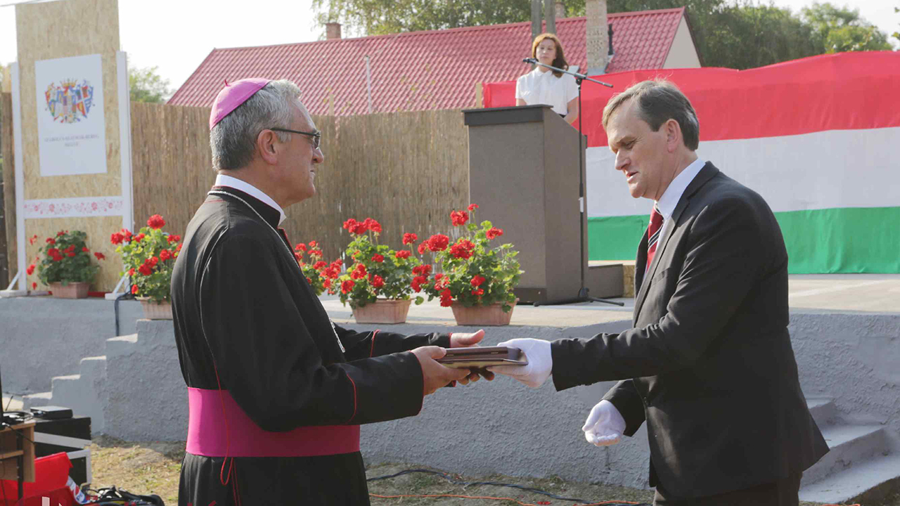 Megyei kitüntetést kapott dr. Veres András győri megyéspüspök, az MKPK elnöke
