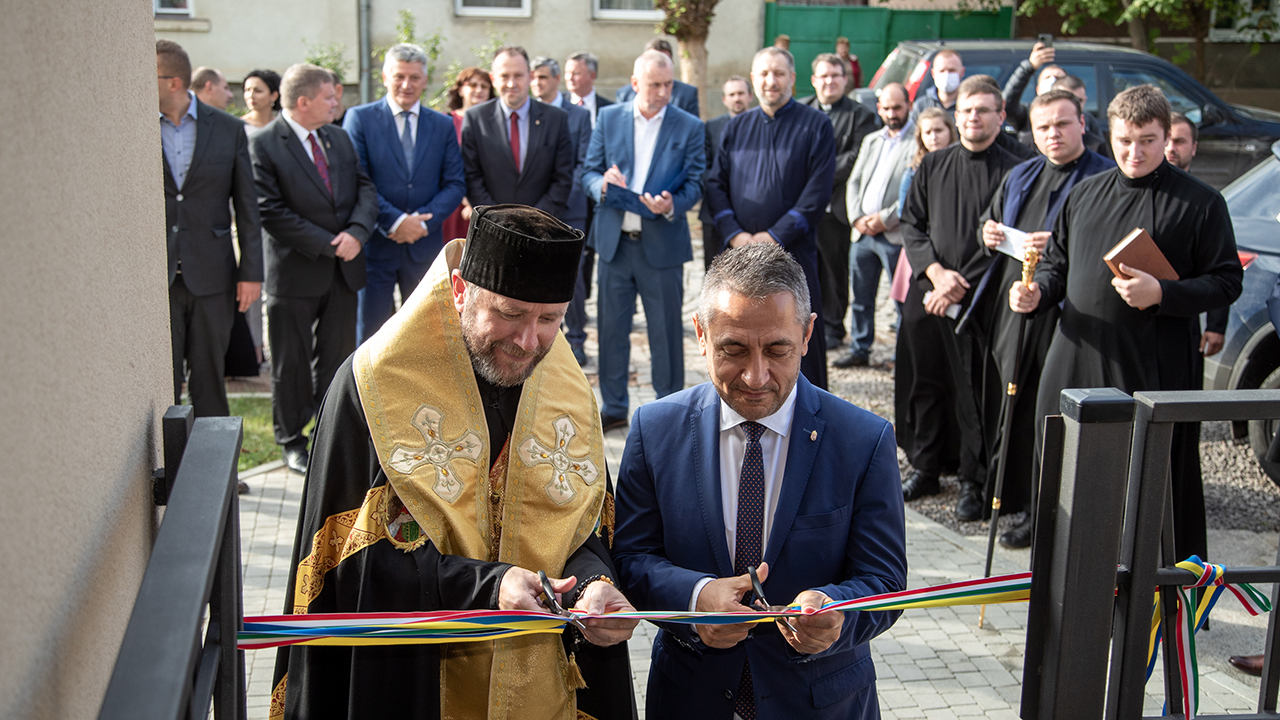 Jövőkép, mérföldkő és hídfőállás – görögkatolikus kollégiumot szenteltek Beregszászban