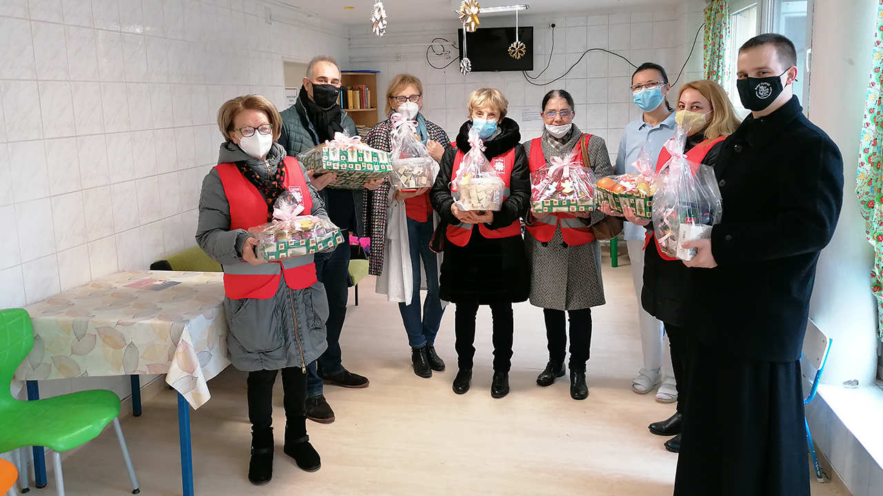 Angyalbatyu angyalkáknak – ajándékok a kisvárdai kórház gyermekosztályának