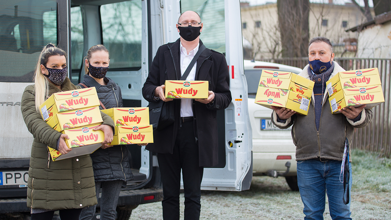 A szeretet nem kampány, mely karácsonykor tetőzik – januári segítség a családoknak 