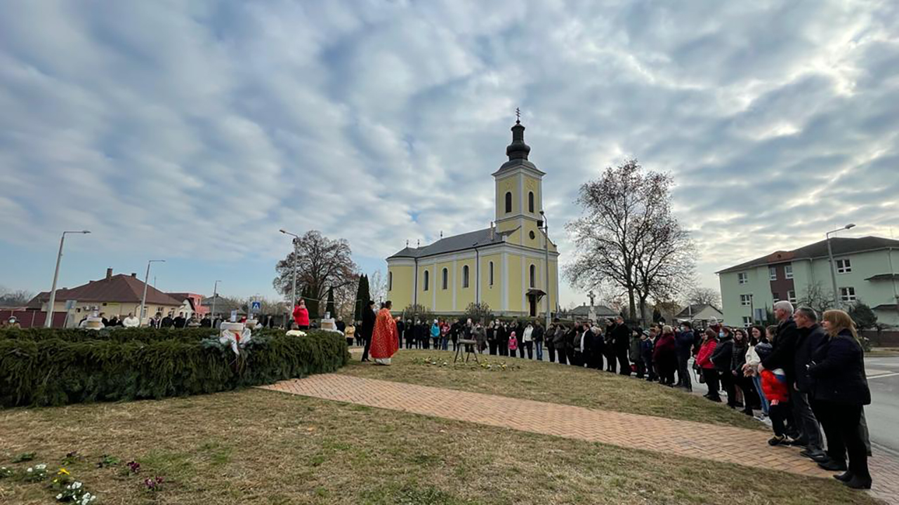 Gigantikus adventi koszorú várja újra a Nyírlugosra érkezőket