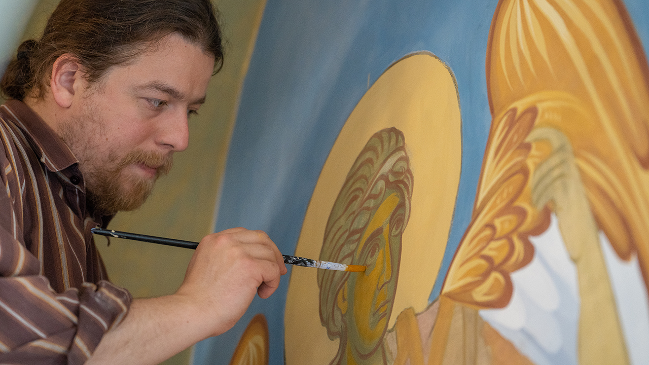 Képriport a Szent Miklós-székesegyház festési folyamatairól 