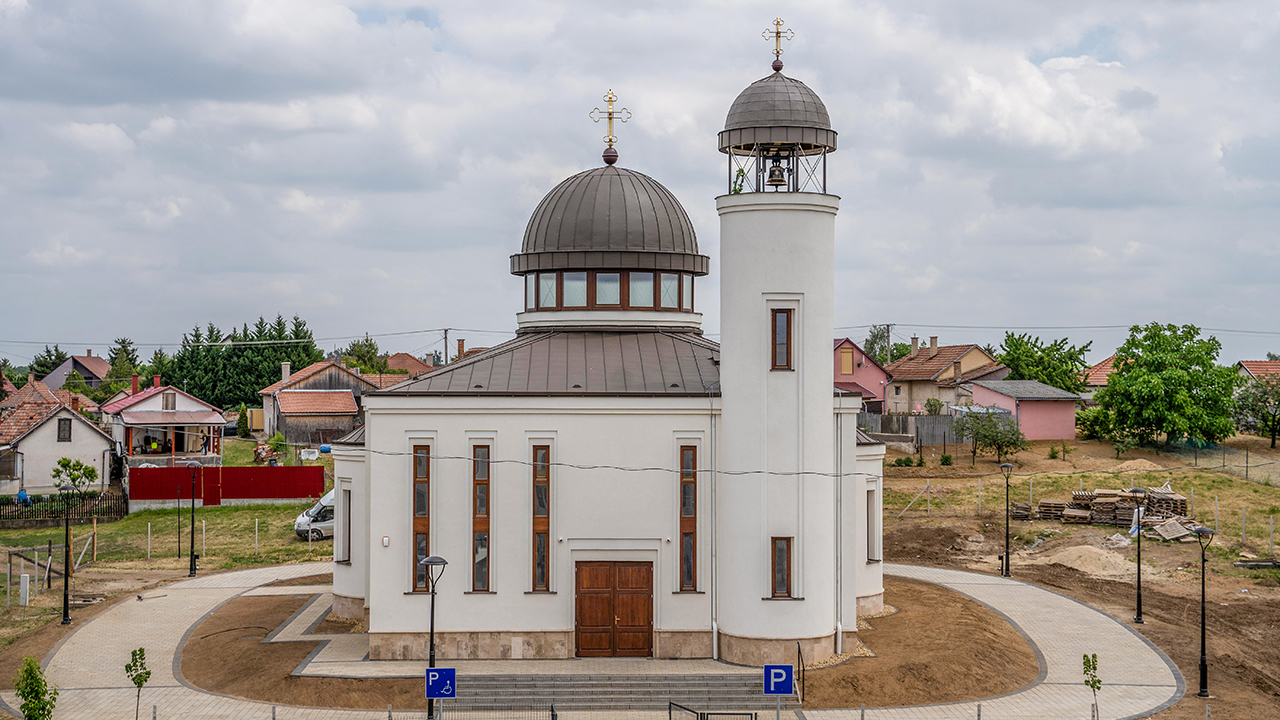 Keresztek és harang a helyükön