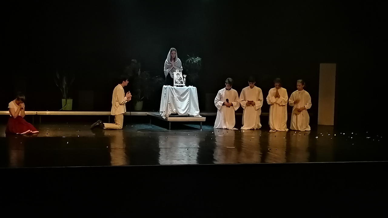 Ignác – a lelkek lovagja: színdarabot mutattak be Nyíregyházán a jezsus diákok
