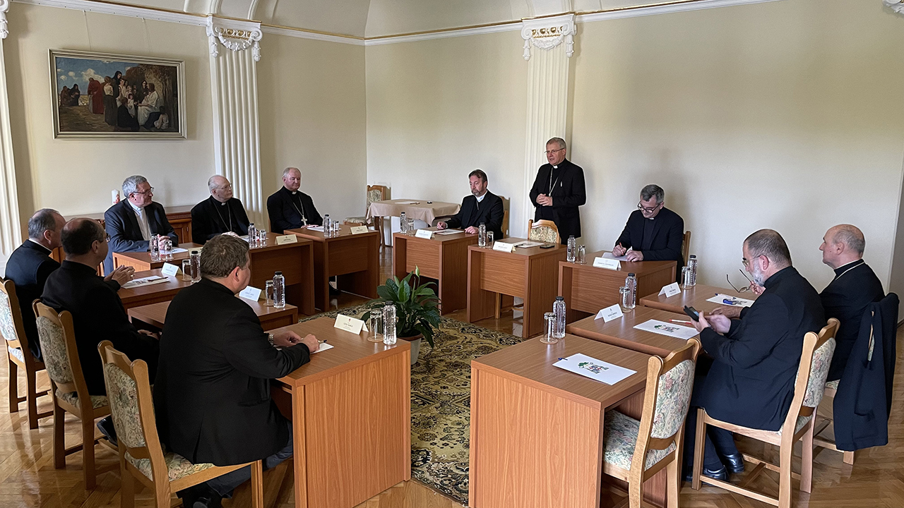A romániai és a magyarországi püspöki konferenciák állandó tanácsai Nagyváradon üléseztek kép