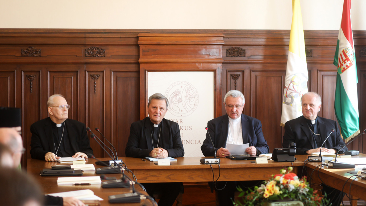 Magyarországra érkezett Mario Grech bíboros, a püspöki szinódus főtitkára