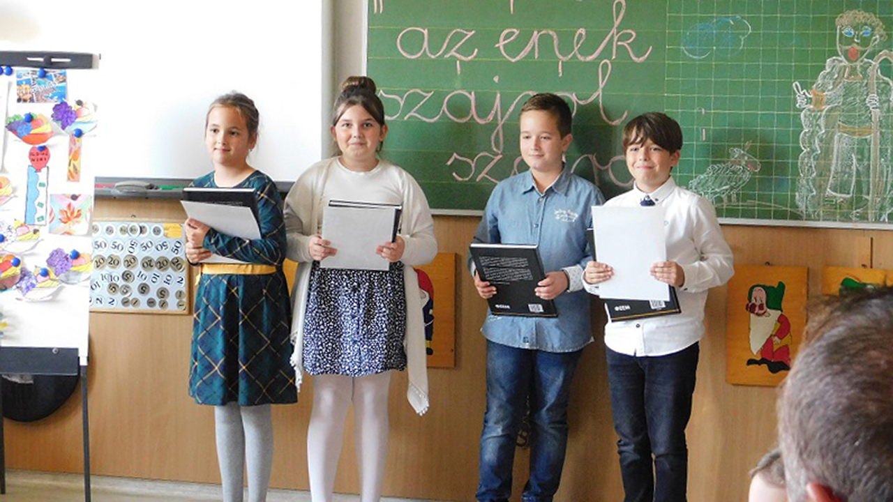 Népdaloktól és a megemlékezés hangjaitól zengett a nyírlugosi görög iskola az elmúlt héten
