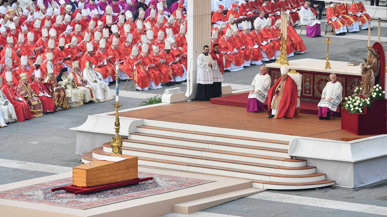 „Atyám, kezedbe ajánlom lelkemet” – Eltemették XVI. Benedek emeritus pápát