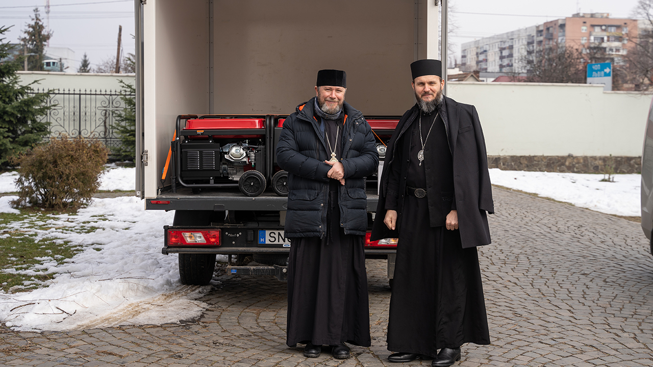 Cselekvő szeretettel fordulnak feléjük: segítséget visznek a határ mindkét oldalára az egyházi szervezetek