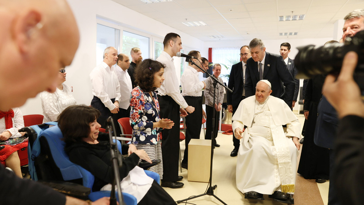 Az ember szívét is táplálni kell – Ferenc pápa látogatásának második napja
