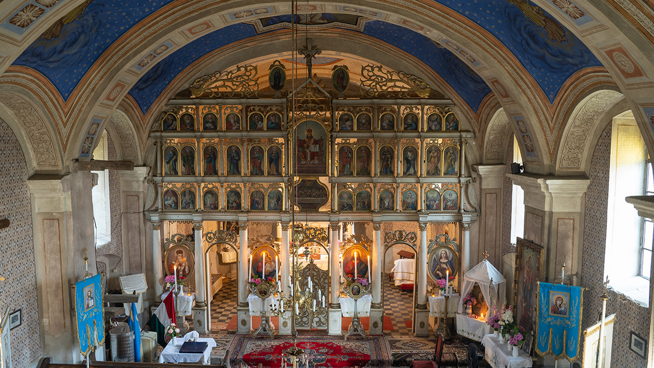 Bepillantás Aranyosapáti görögkatolikus templomába