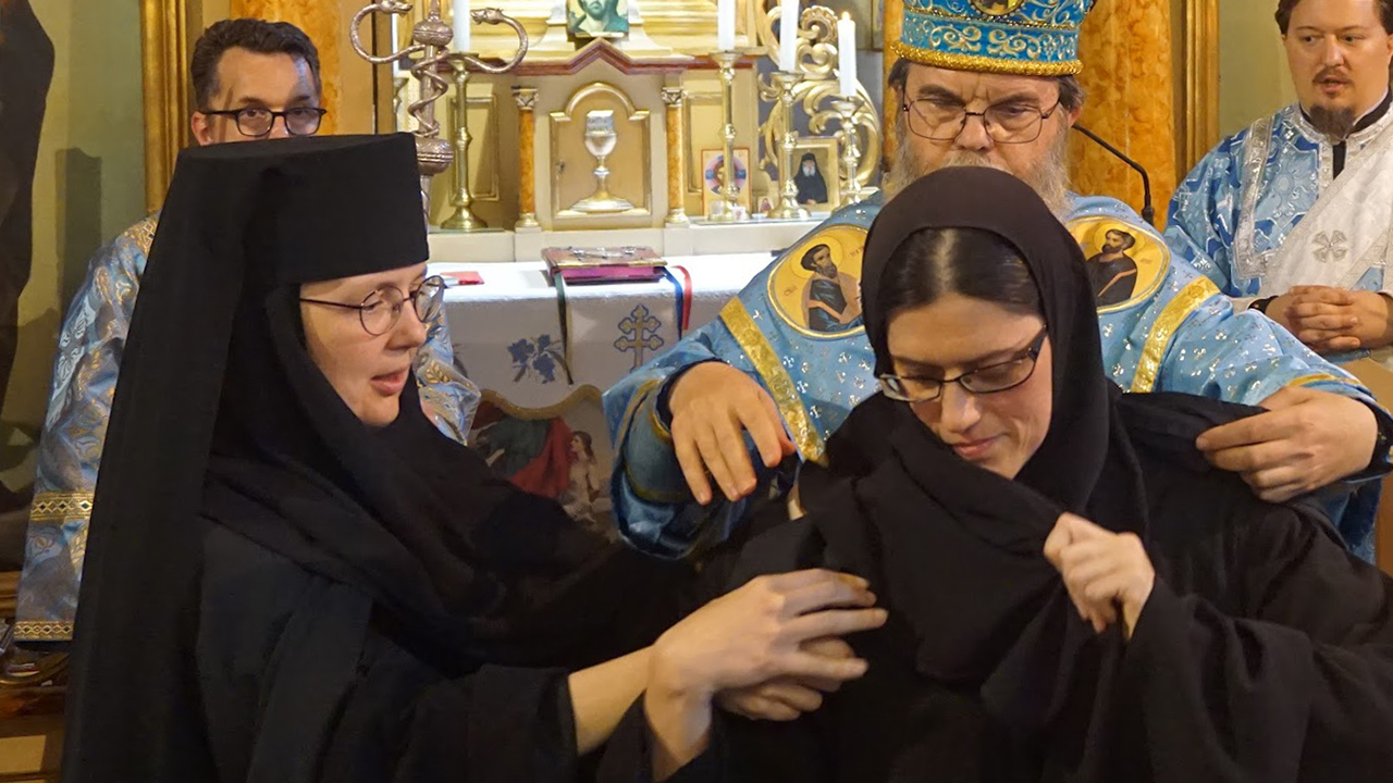A szerzetesség utat mutat a keresztény életre – Szerzetesi fogadalomtételt ünnepelt a metropólia
