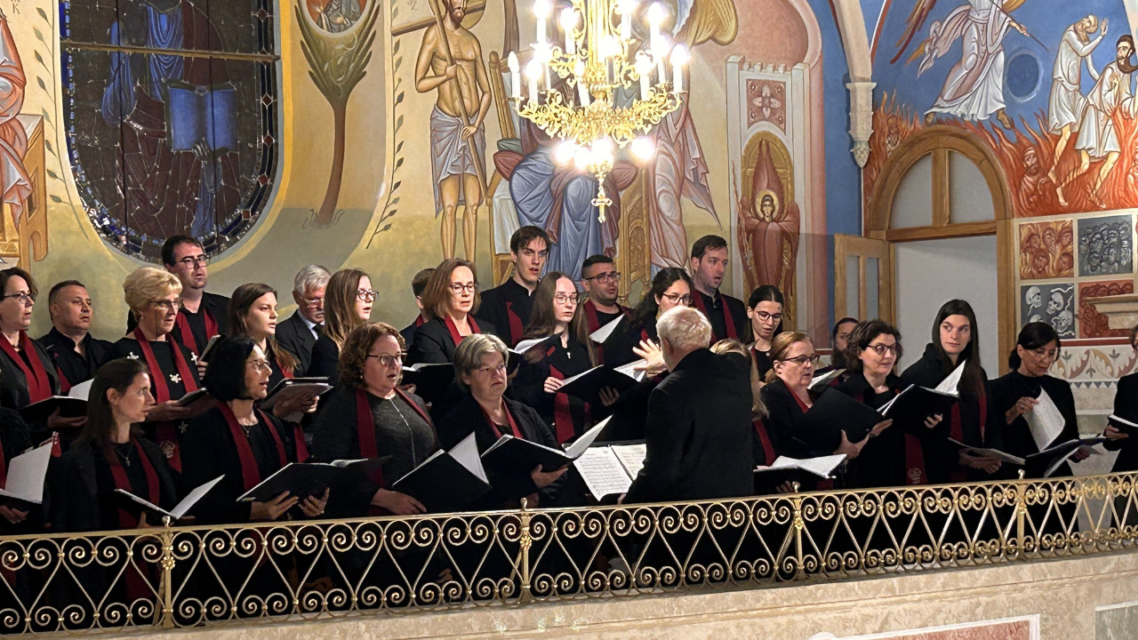 A Szent Miklós-székesegyházban énekelt a Szent Atanáz kórus