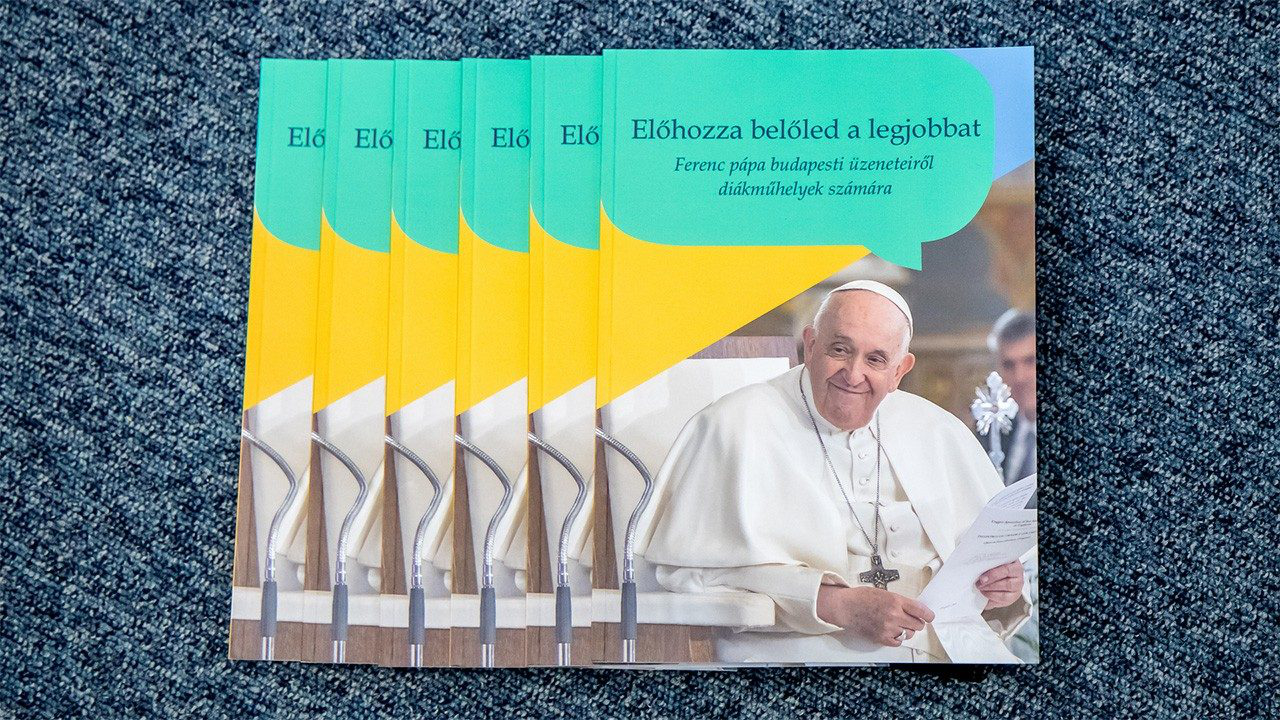 Piarista munkafüzet segít Ferenc pápának előhozni a magyar fiatalokból a legjobbat