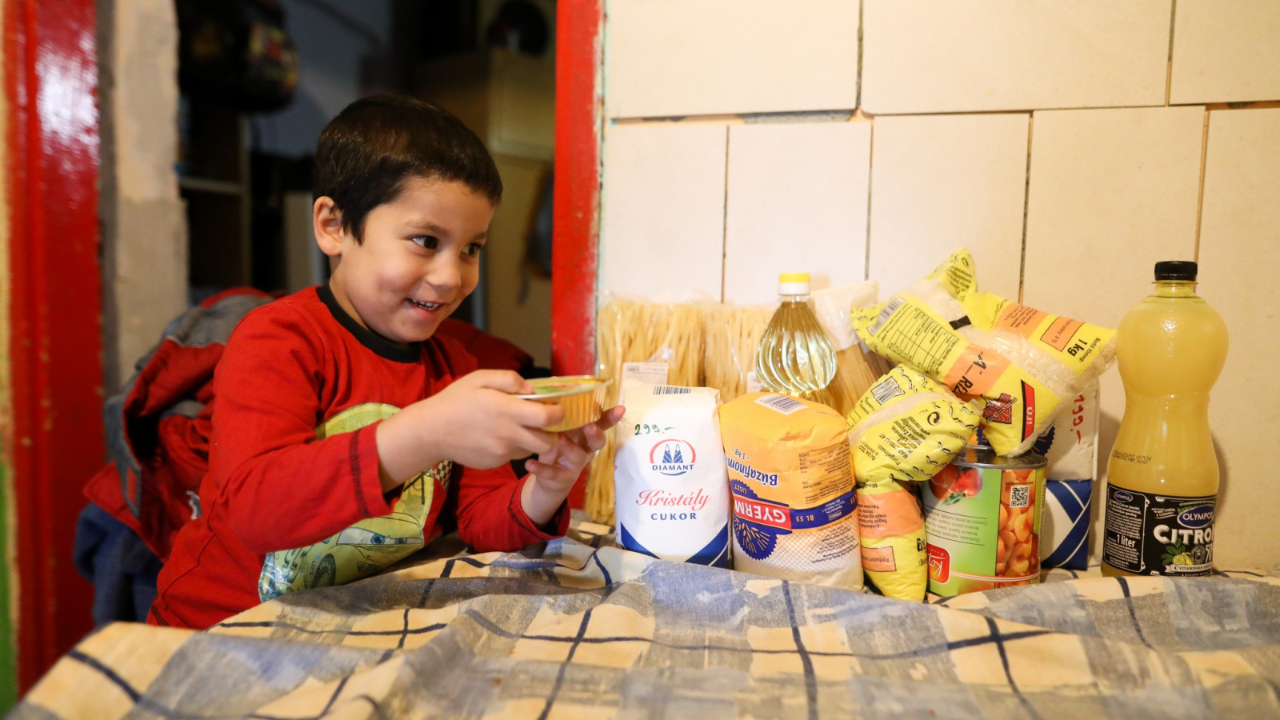 „Tartós szeretet” – a Karitász húsvéti élelmiszergyűjtése a rászorulók megsegítésére