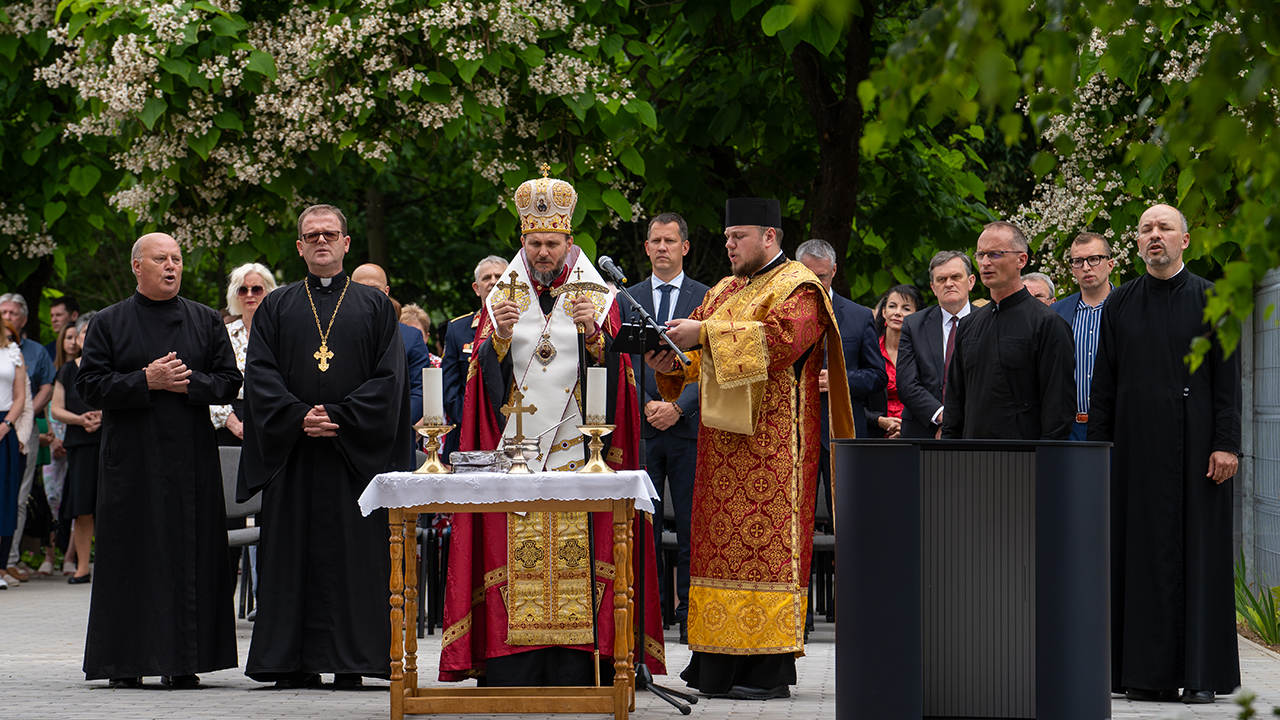 Akár a gyermekek a nevelőre, merjünk ráhagyatkozni mi is a Jóistenre! – megáldották a mátészalkai görögkatolikus bölcsődét